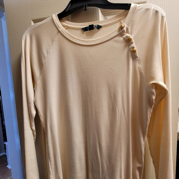 Polo long-sleeved shirt with gold button details size medium - Picture 1 of 1